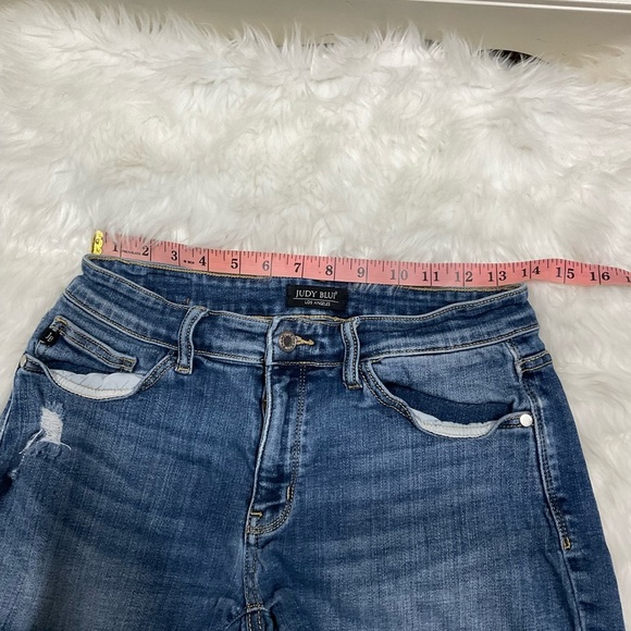 Judy Blue Denim Shorts Medium Wash - Picture 13 of 13